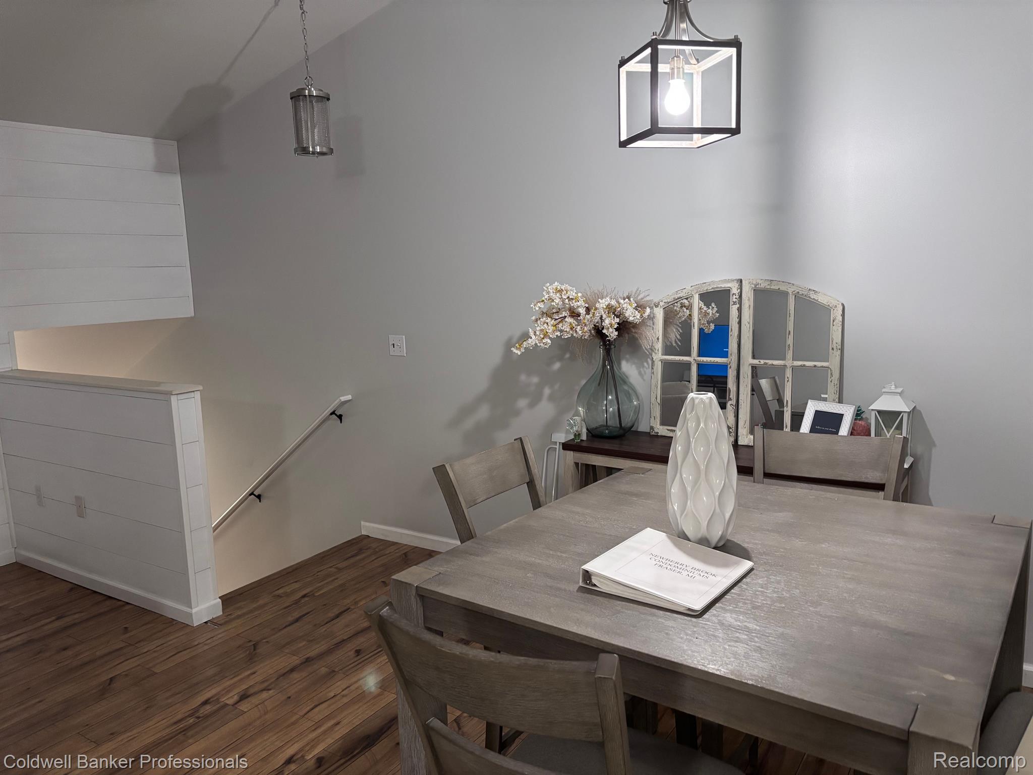 33540 Utica Road, Unit 13 Fraser, MI 48026 - Photo 4 of 20 Dining room