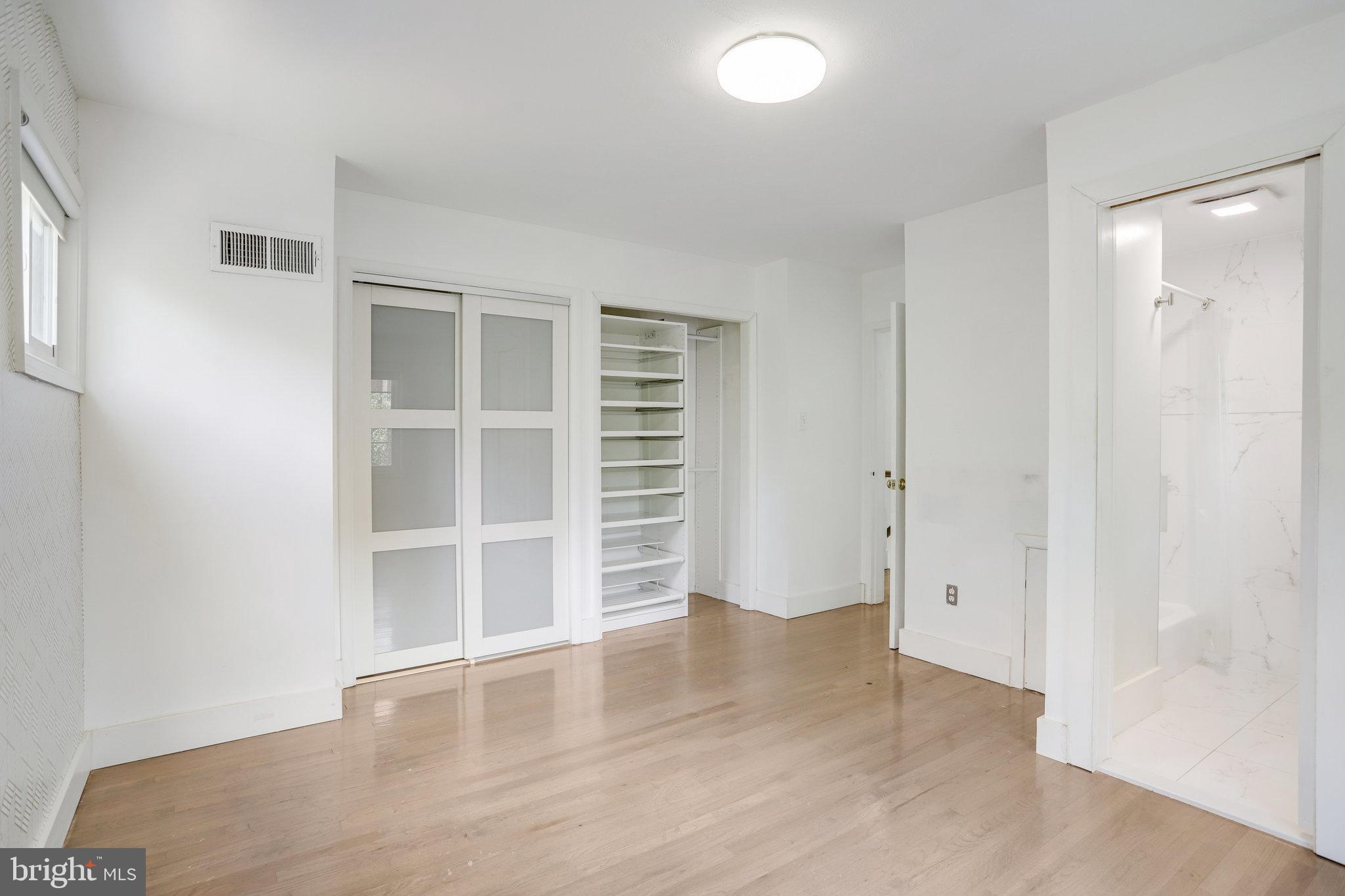 5370 Pooks Hill Road, Unit 30153 Bethesda, MD 20814 - Photo 20 of 28 Primary Bedroom