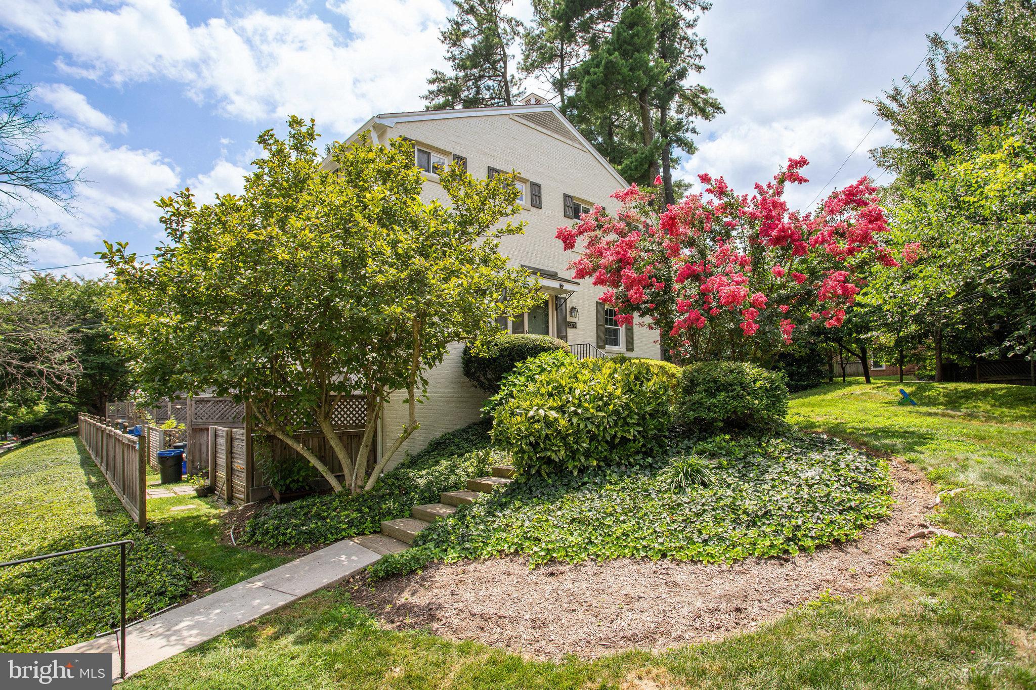5370 Pooks Hill Road, Unit 30153 Bethesda, MD 20814 - Photo 2 of 28 Mature Landscape