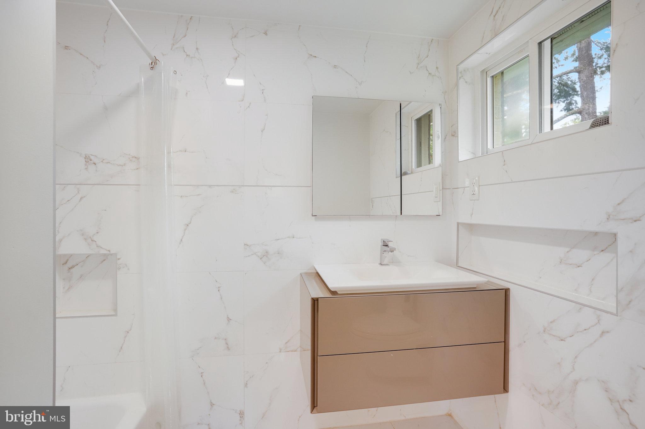 5370 Pooks Hill Road, Unit 30153 Bethesda, MD 20814 - Photo 21 of 28 Primary Bath