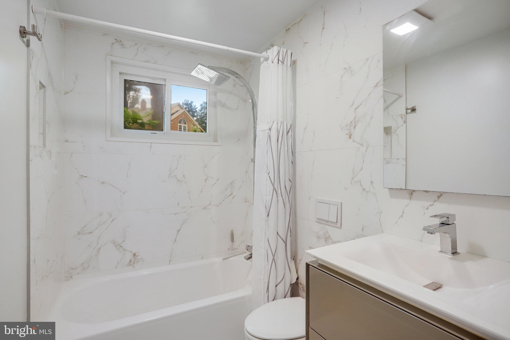 5370 Pooks Hill Road, Unit 30153 Bethesda, MD 20814 - Photo 22 of 28 Full bath Main Level