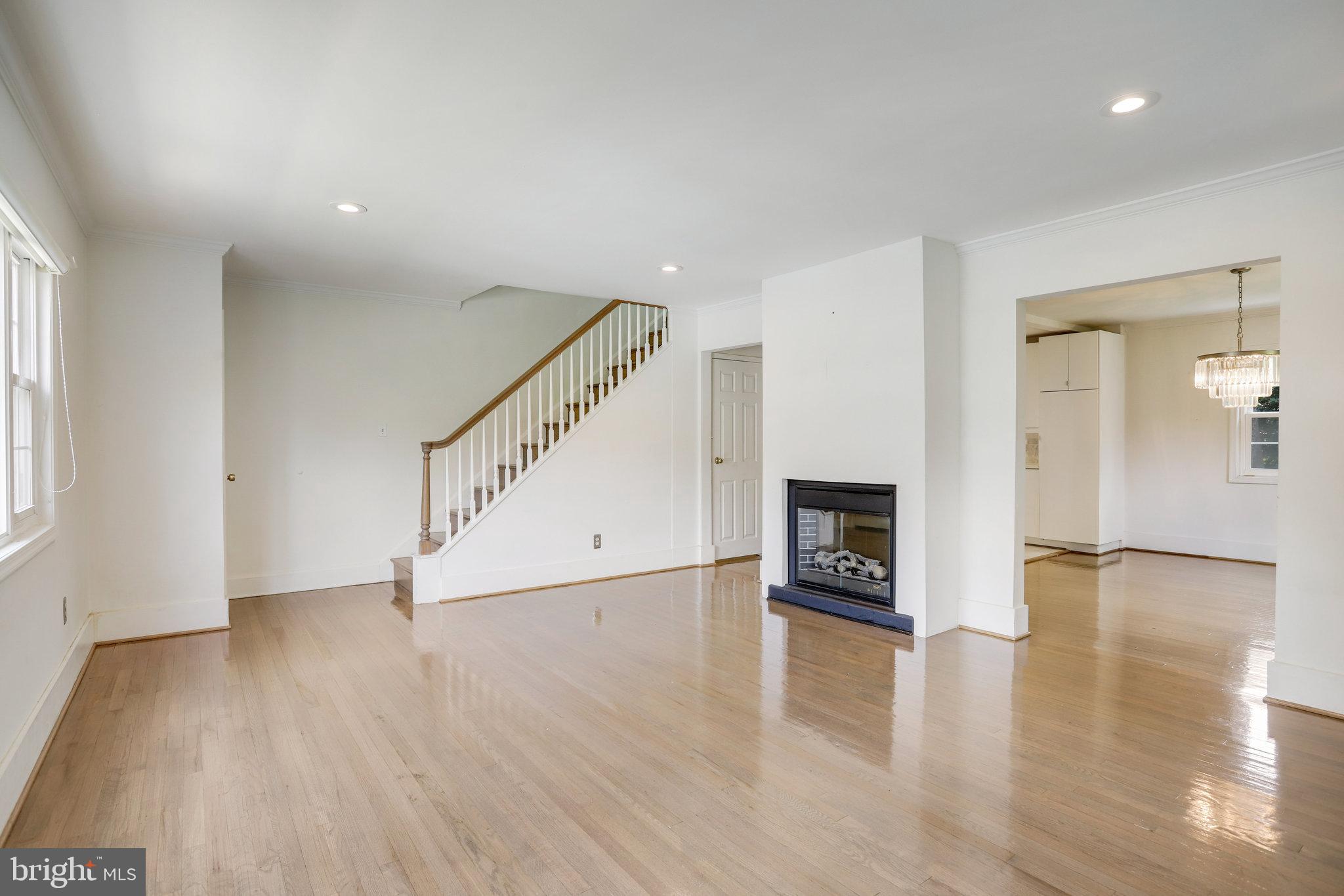 5370 Pooks Hill Road, Unit 30153 Bethesda, MD 20814 - Photo 4 of 28 Living Room