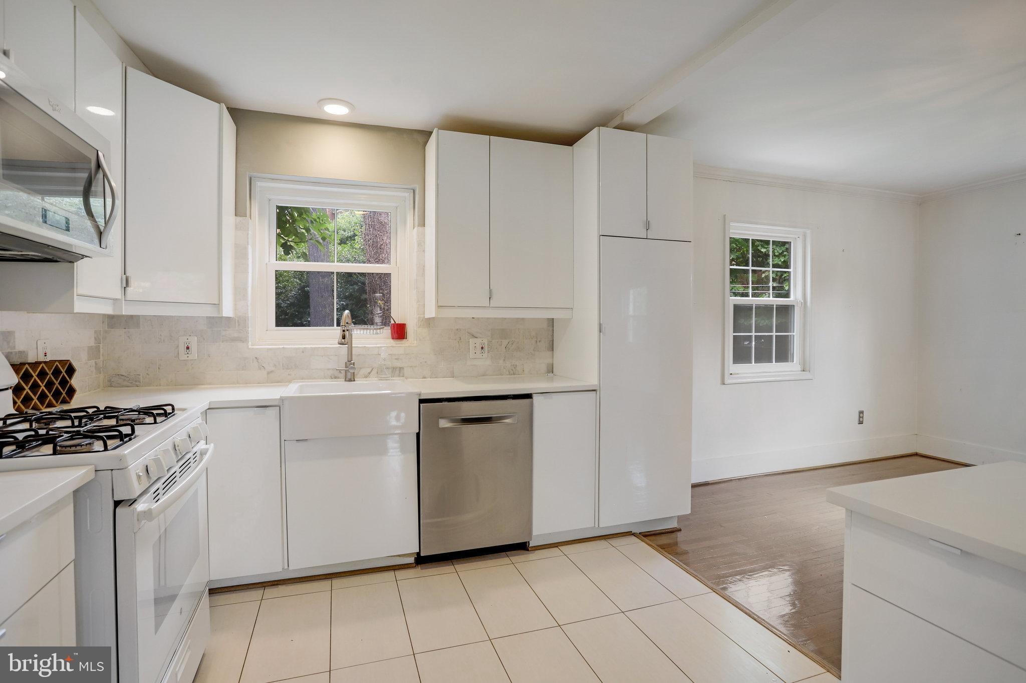 5370 Pooks Hill Road, Unit 30153 Bethesda, MD 20814 - Photo 7 of 28 Kitchen