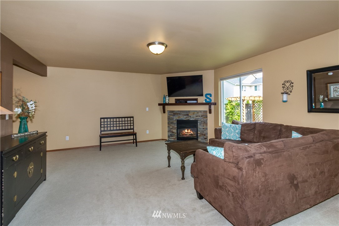 17329 13th Avenue Southeast Bothell, WA 98012 - Photo 5 of 25 Gallery Image 5