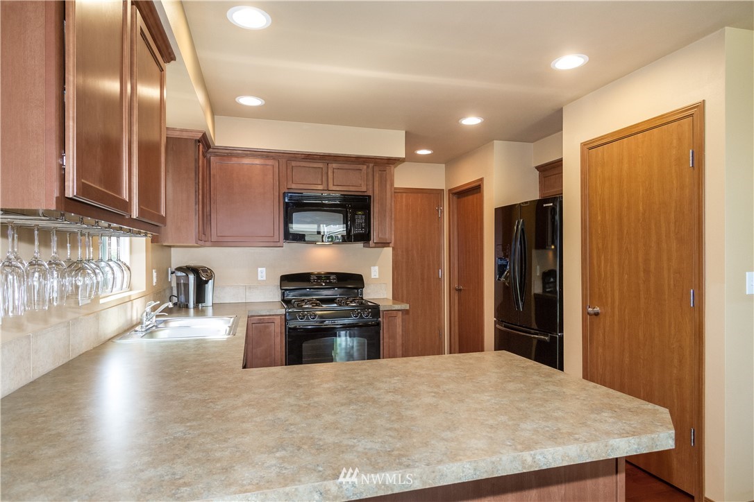 17329 13th Avenue Southeast Bothell, WA 98012 - Photo 8 of 25 Gallery Image 8