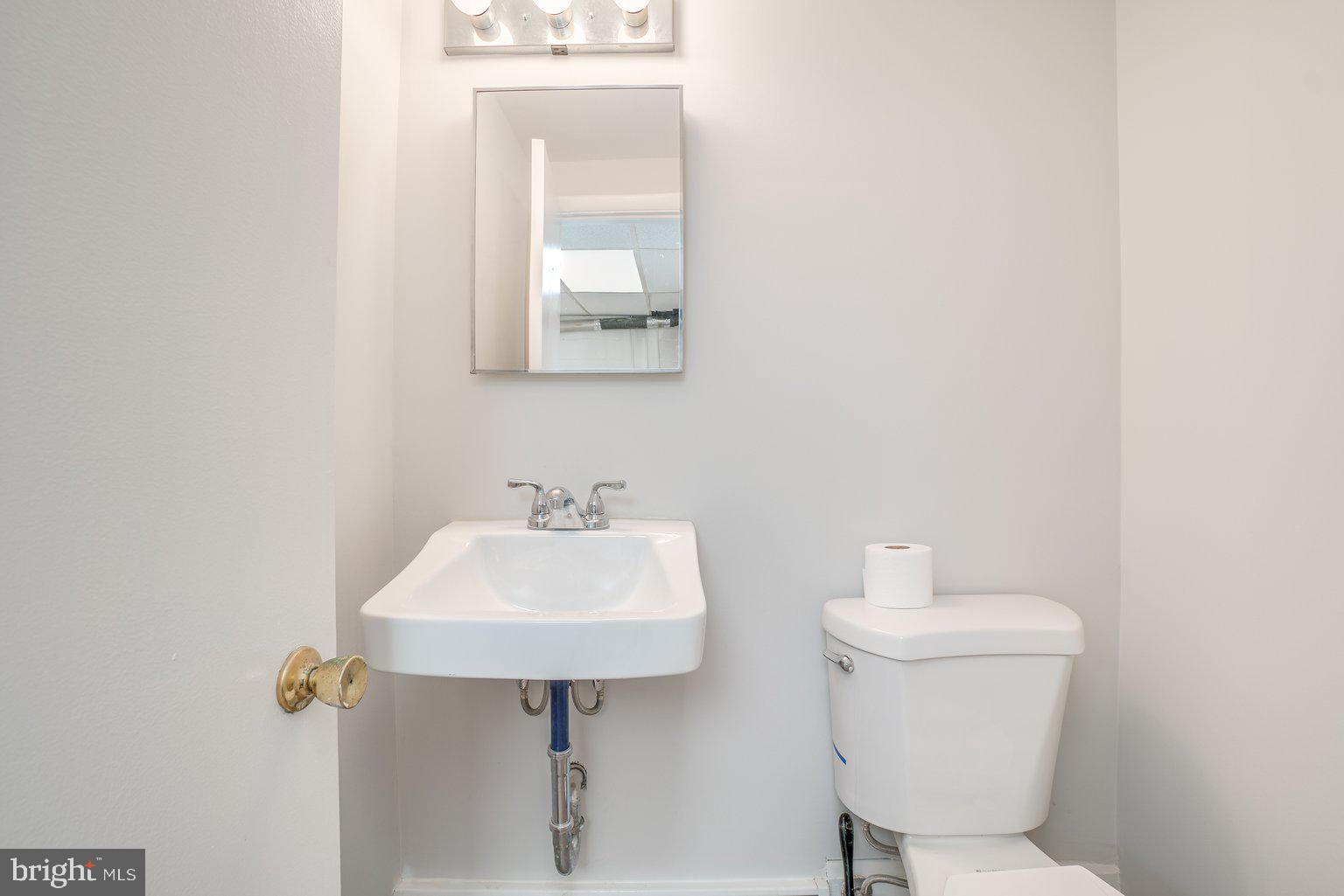 6403 Ridgeview Avenue Baltimore, MD 21206 - Photo 19 of 40 Powder room 2 bed unit