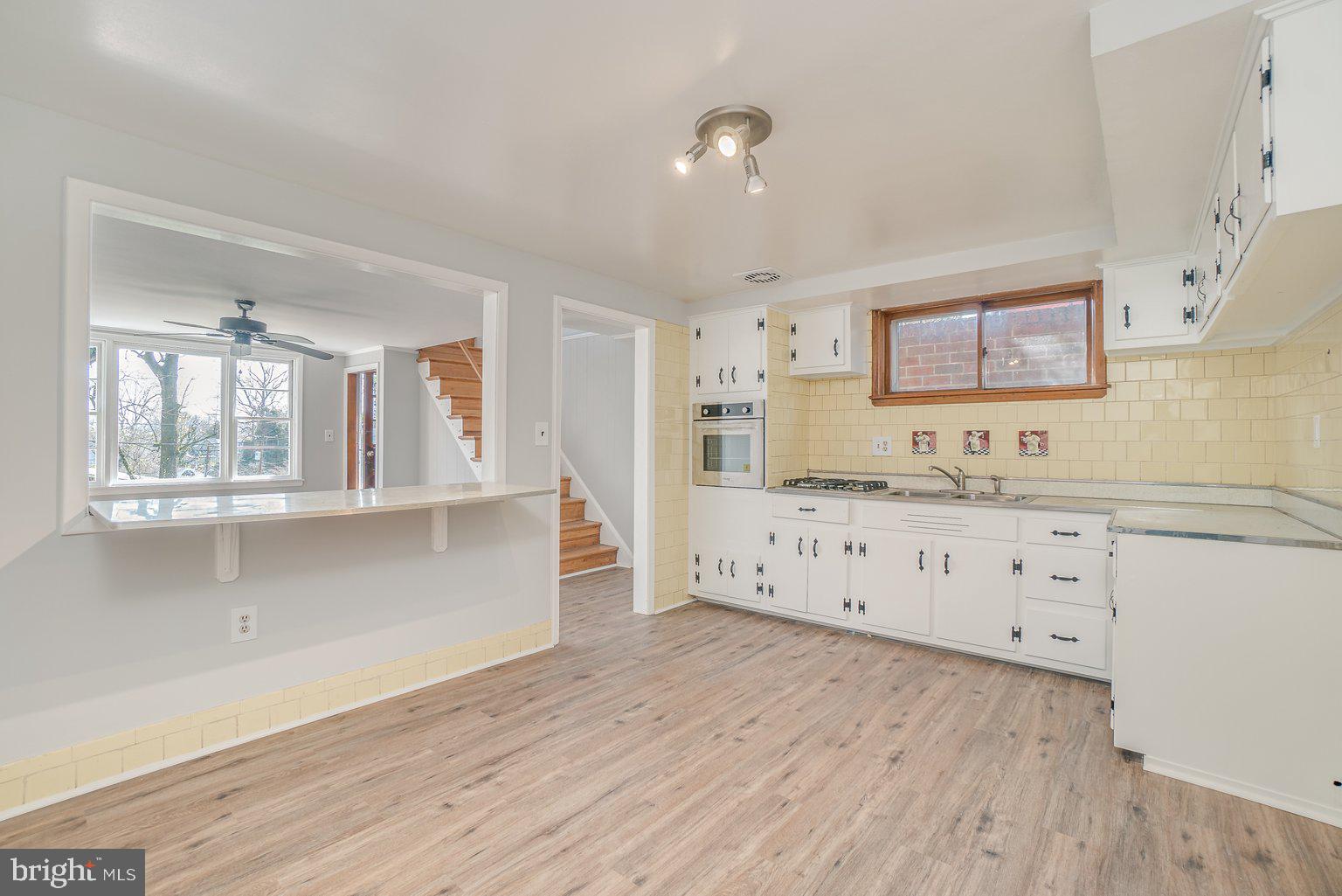 6403 Ridgeview Avenue Baltimore, MD 21206 - Photo 3 of 40 New flooring throughout 2 bed unit