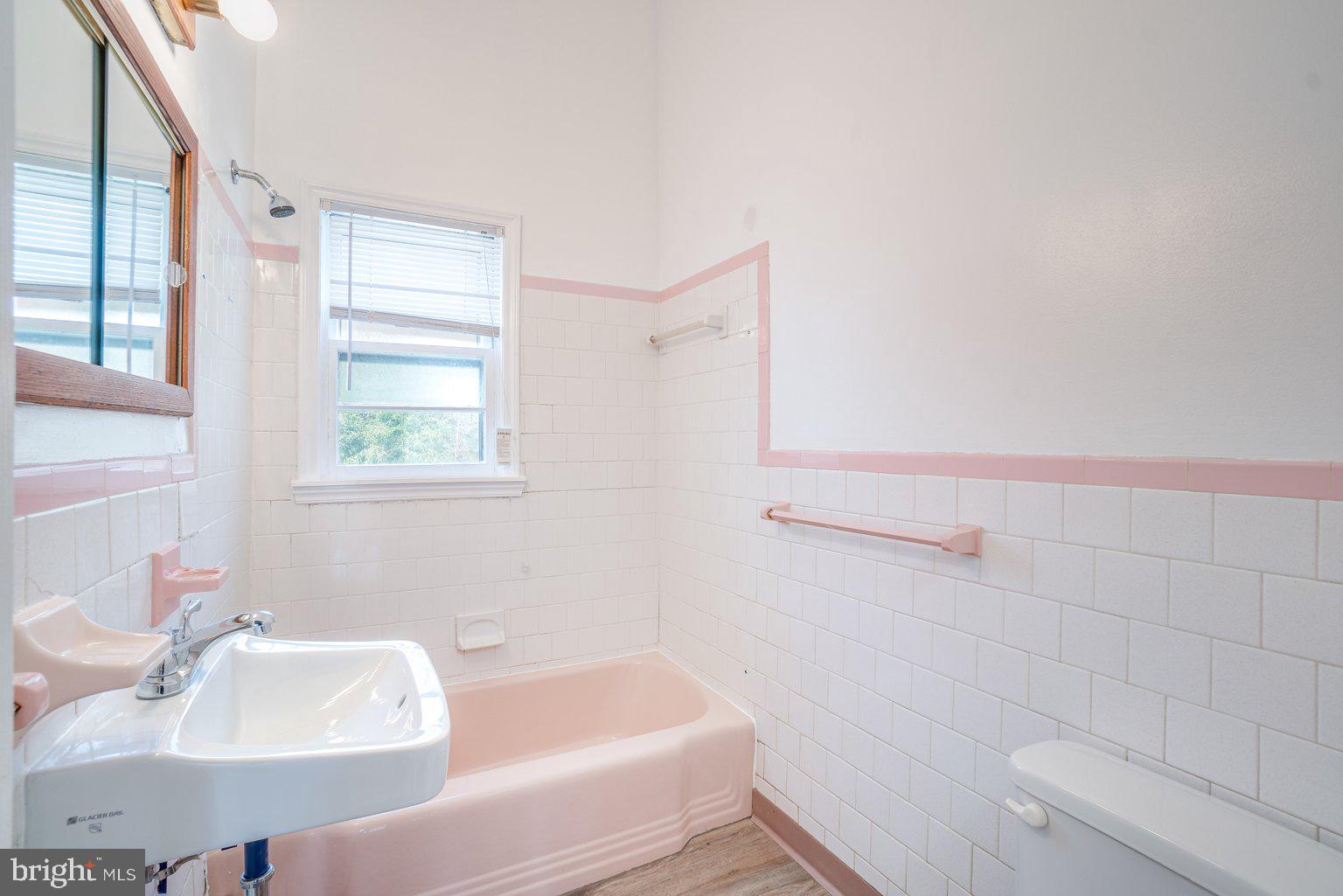 6403 Ridgeview Avenue Baltimore, MD 21206 - Photo 24 of 40 Bathroom 1 bed unit