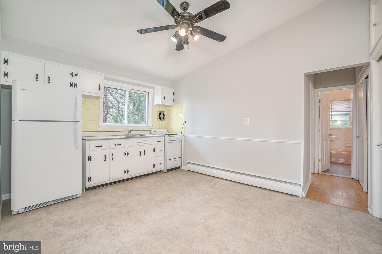 6403 Ridgeview Avenue Baltimore, MD 21206 - Photo 26 of 40 Plenty of room for eat in kitchen 1 bed unit
