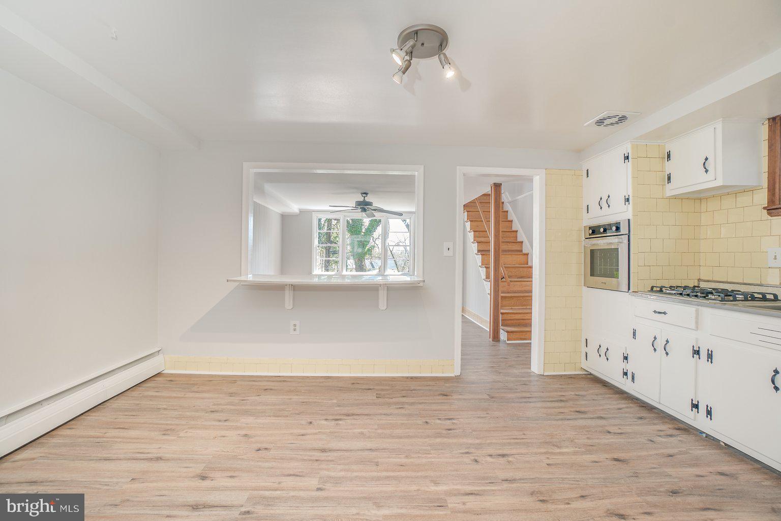 6403 Ridgeview Avenue Baltimore, MD 21206 - Photo 4 of 40 Plenty of room for eat in kitchen 2 bed unit