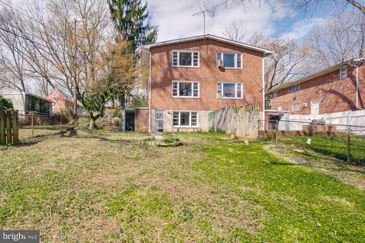 6403 Ridgeview Avenue Baltimore, MD 21206 - Photo 36 of 40 Great big backyard