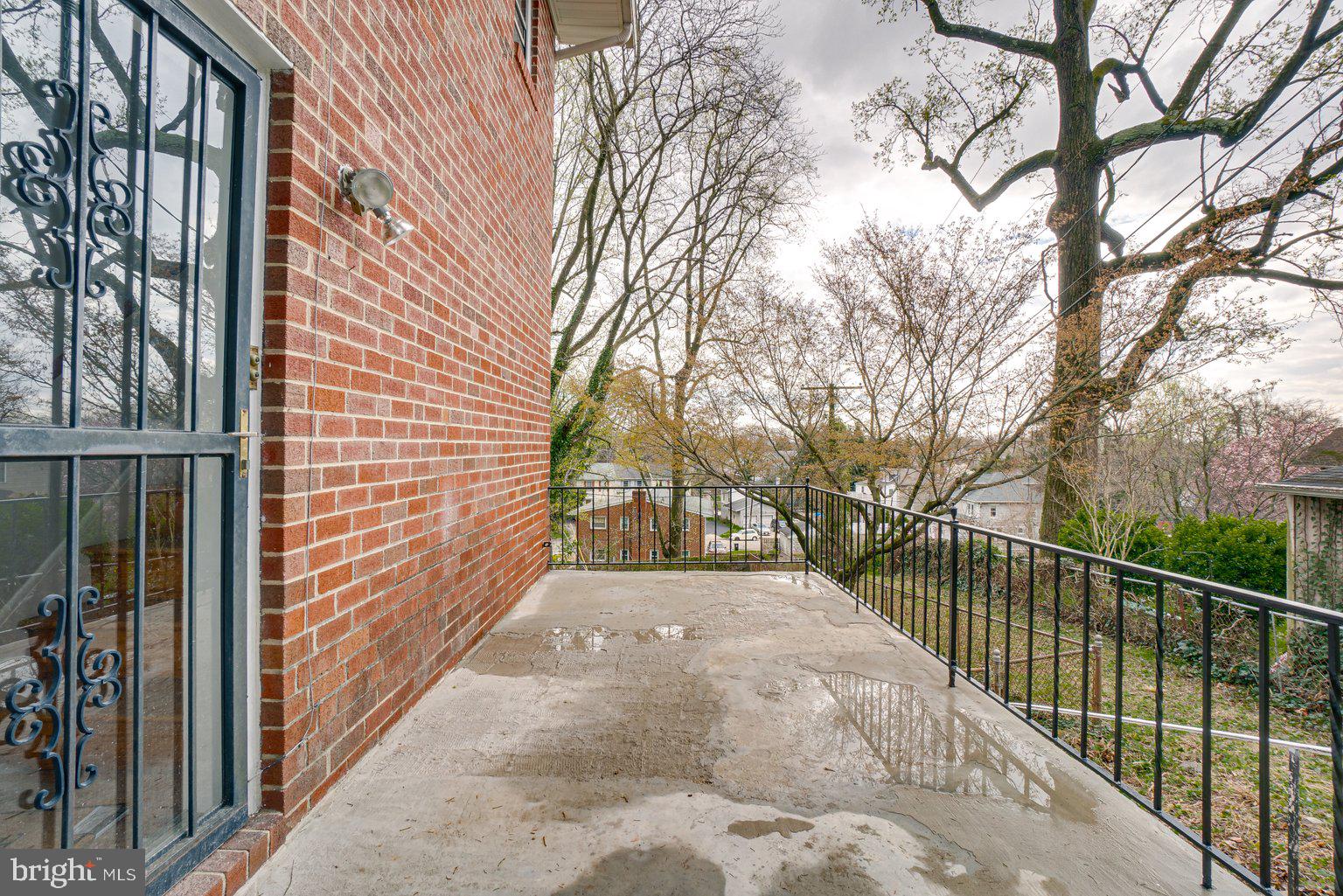 6403 Ridgeview Avenue Baltimore, MD 21206 - Photo 38 of 40 Front patio
