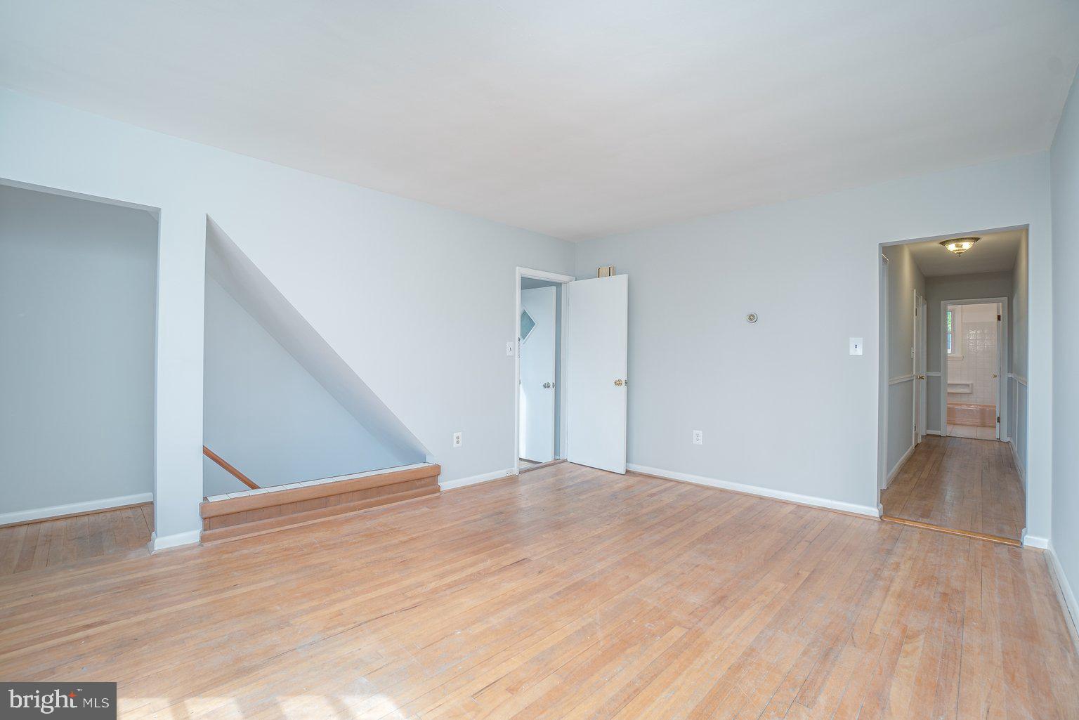 6403 Ridgeview Avenue Baltimore, MD 21206 - Photo 7 of 40 Living room 2 bed unit