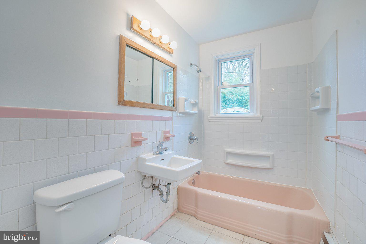 6403 Ridgeview Avenue Baltimore, MD 21206 - Photo 10 of 40 Bathroom 2 bed unit