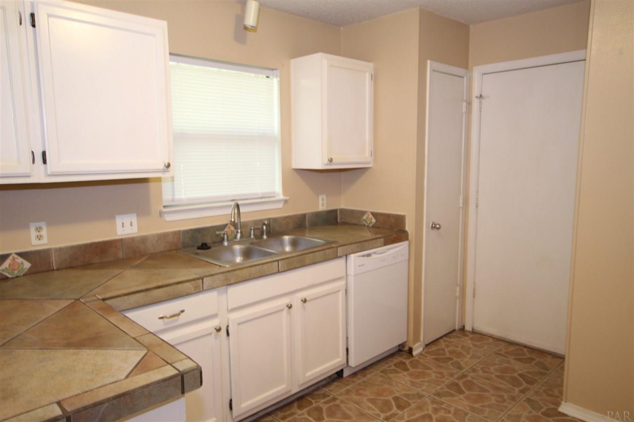 6765 Bellview Pines Road Pensacola, FL 32526 - Photo 3 of 17 Gallery Image 3