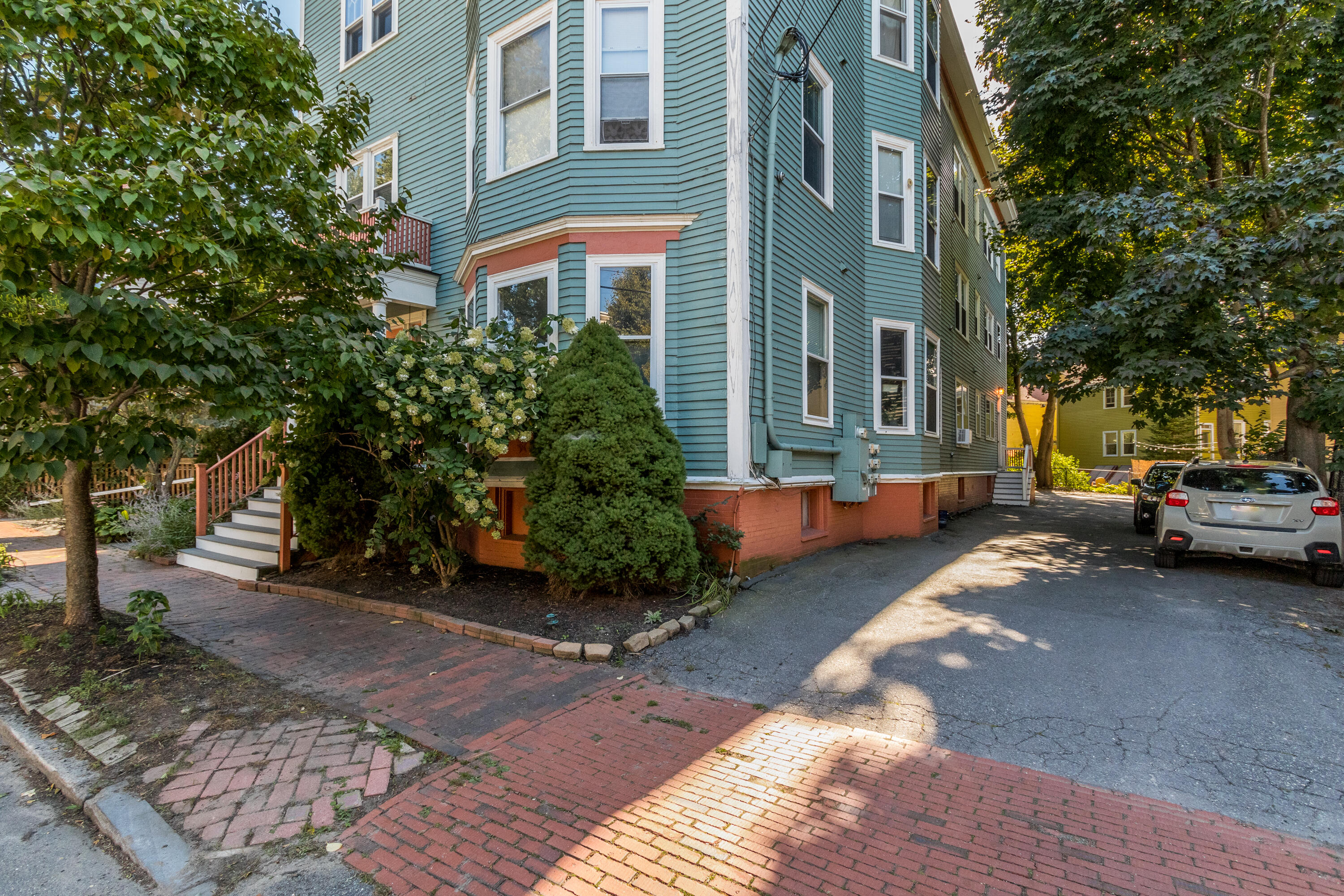 12 Lewis Street, Unit 8 Portland, ME 04102 - Photo 2 of 48 20220917AM-71006