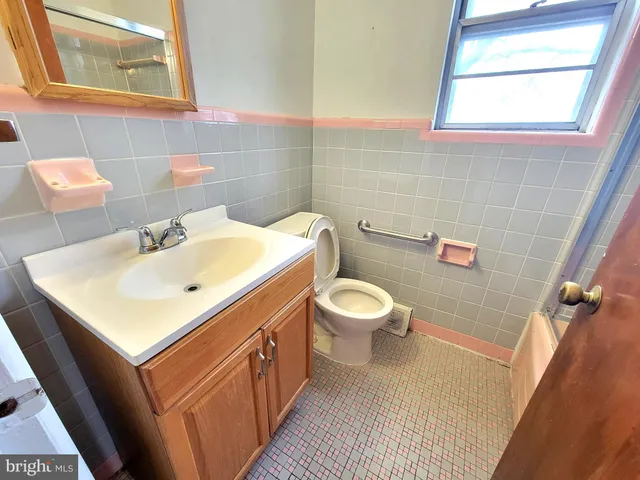 $1,300 | 628 West Providence Road, Unit 1, Aldan, PA 19018