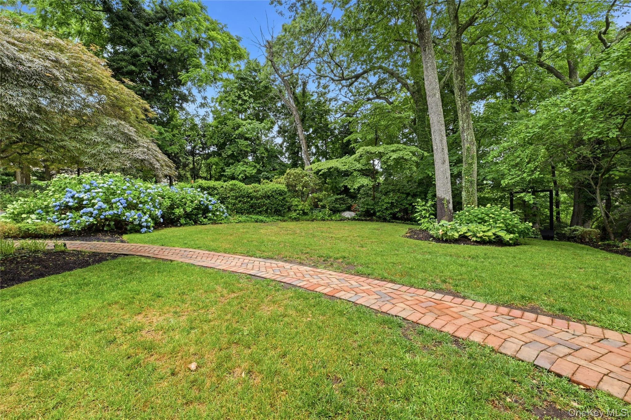 75 Laurel Hill Road Centerport, NY 11721 - Photo 24 of 28 Front yard
