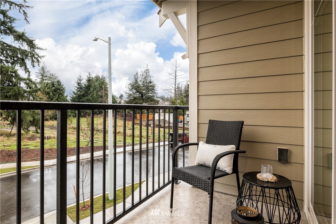 23118 88th Avenue West, Unit 3 Edmonds, WA 98026 - Photo 26 of 31 a balcony view with a seating space