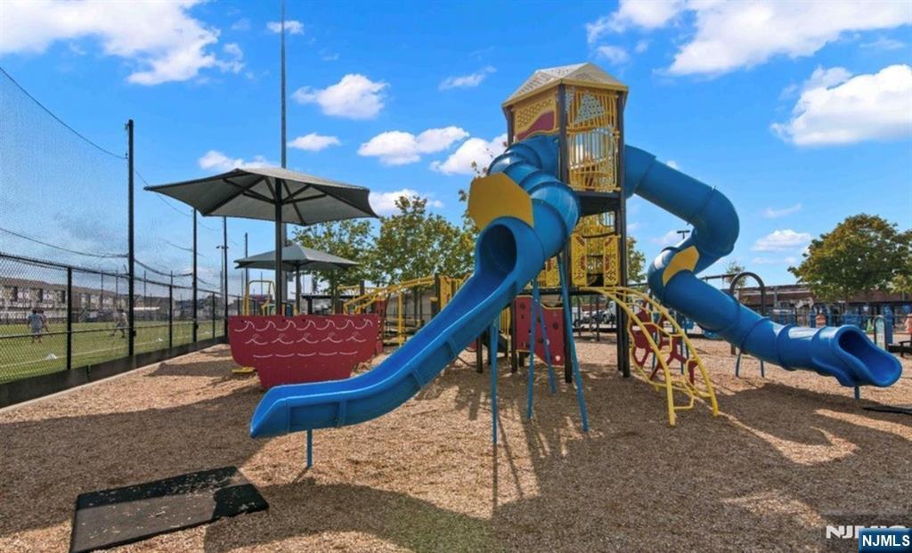 43 Wesmont Drive, Unit 1712 Wood-Ridge, NJ 07075 - Photo 29 of 35 a wooden bench sitting in a yard