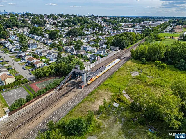 $699,900 | 43 Wesmont Drive, Unit 1712, Wood-Ridge, NJ 07075