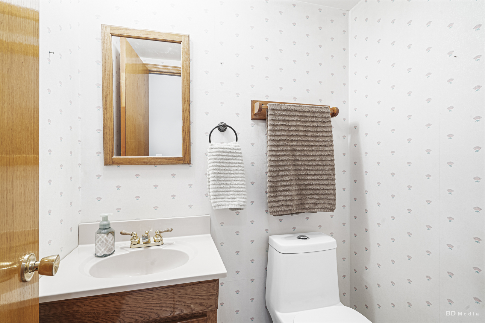 807 Maple Lane Peotone, IL 60468 - Photo 11 of 33 a bathroom with a sink a toilet and mirror