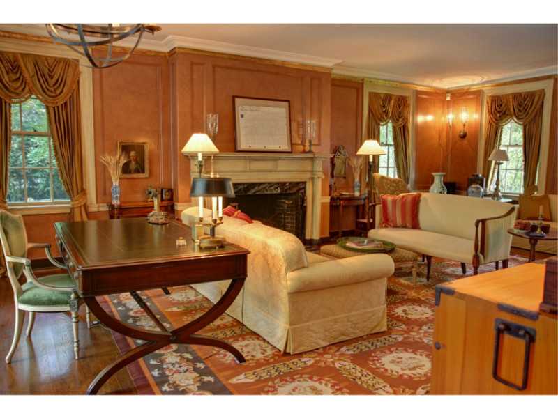 59 Manning Street Providence, RI 02906 - Photo 3 of 25 Living Room.