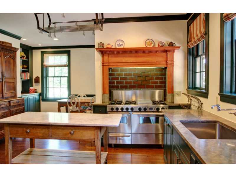 59 Manning Street Providence, RI 02906 - Photo 7 of 25 Kitchen.