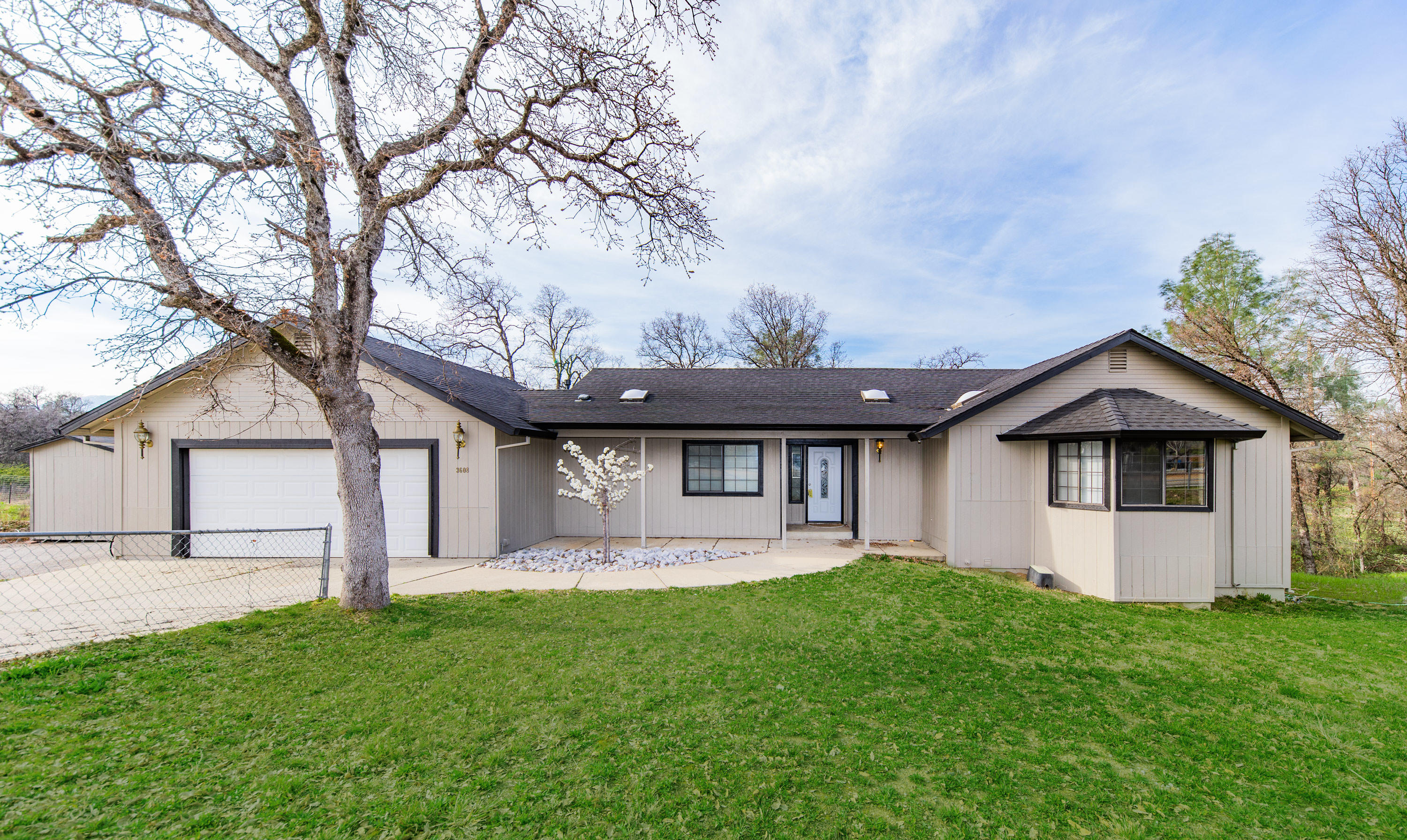 3608 Oasis Road Redding, CA 96003 - Photo 2 of 7 Oasis 2