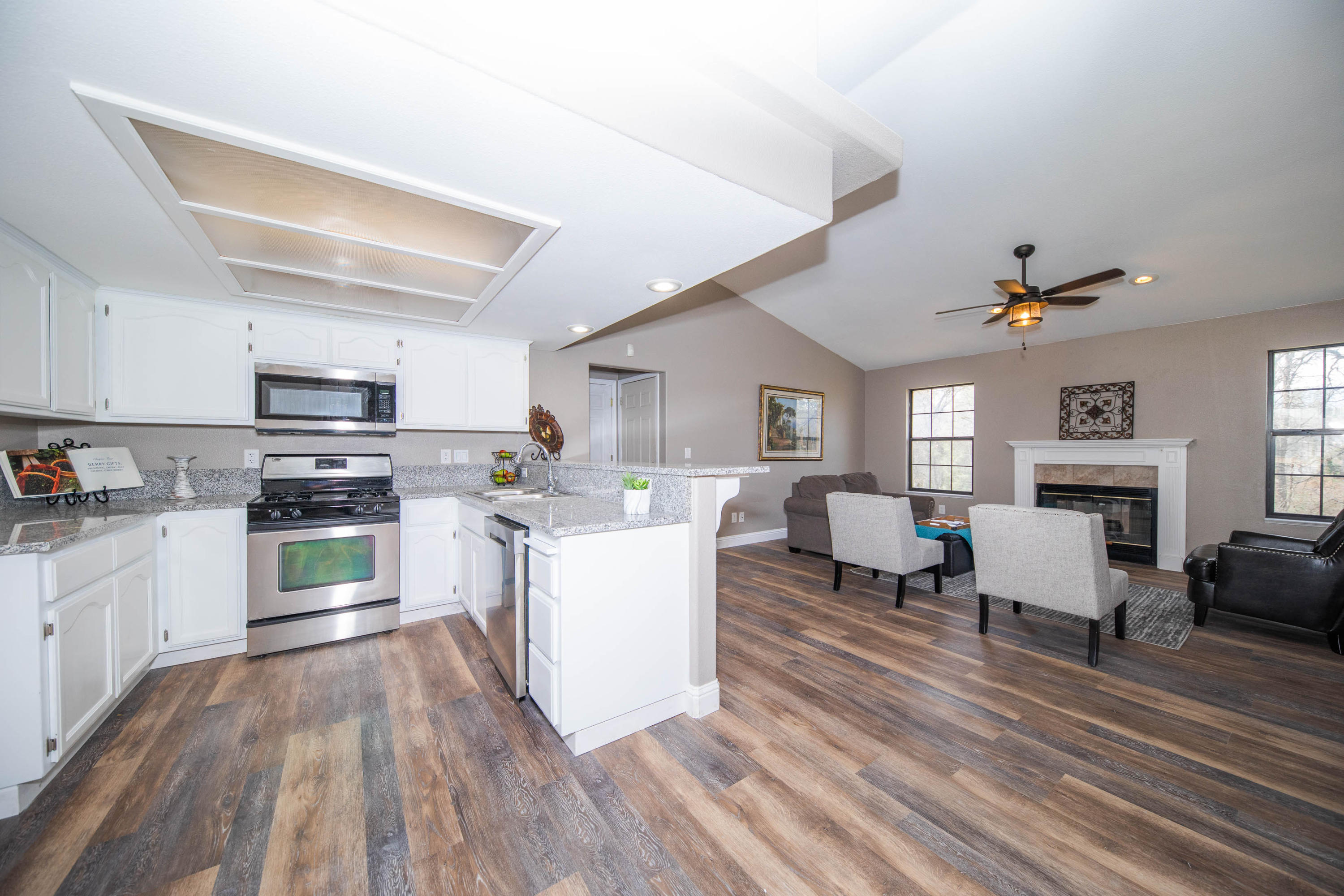 3608 Oasis Road Redding, CA 96003 - Photo 5 of 7 Oasis Joanna Wing Brokerage 01872461 Red