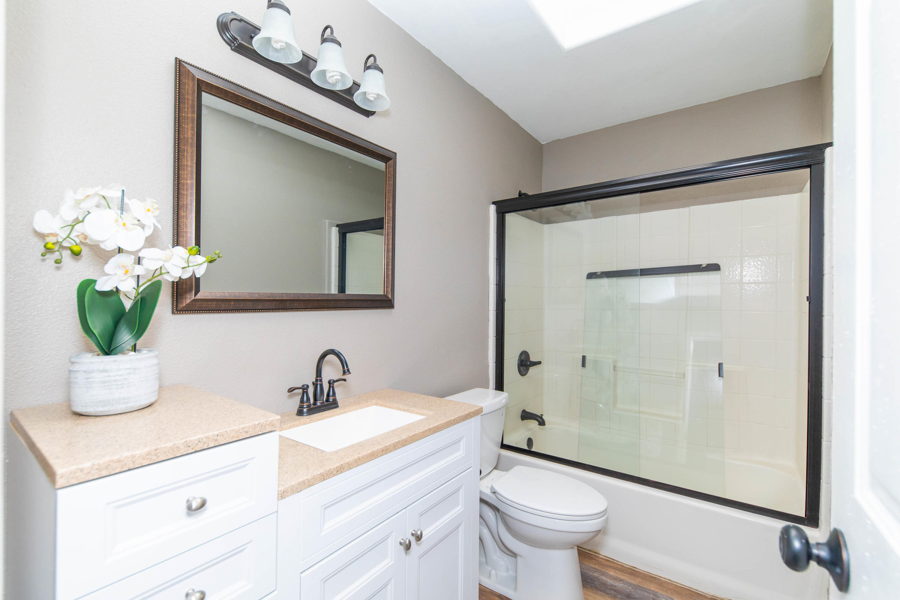 3608 Oasis Road Redding, CA 96003 - Photo 6 of 7 Oasis Joanna Wing Brokerage 01872461 Red