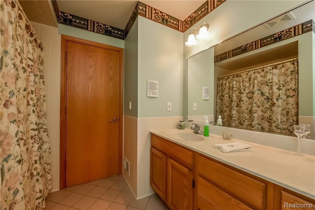 36140 Hardenburg Road Farmington, MI 48331 - Photo 54 of 69 0072.jpg
