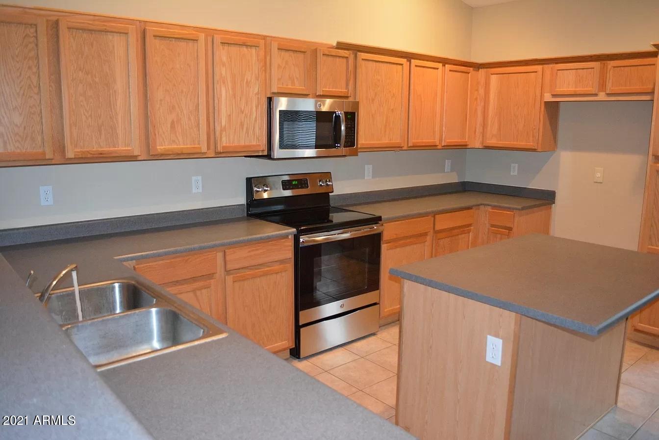 16950 West Nottingham Way Surprise, AZ 85374 - Photo 11 of 28 IMG_1039