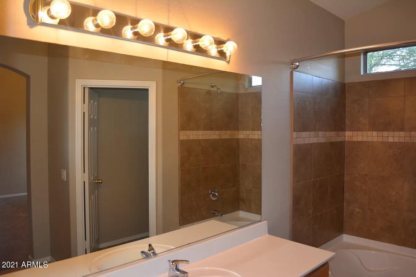 16950 West Nottingham Way Surprise, AZ 85374 - Photo 7 of 28 IMG_1035