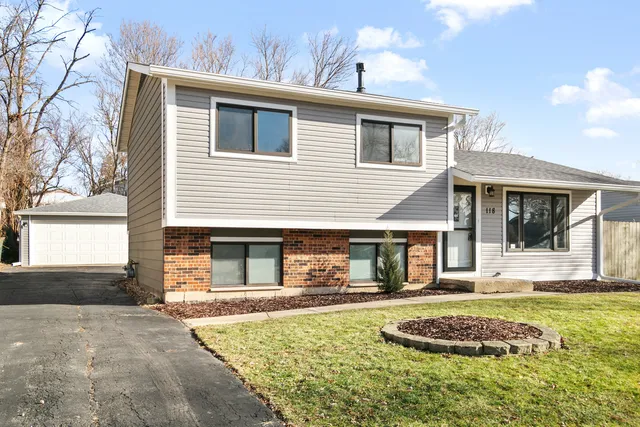$374,700 | 118 Springleaf Drive, Bolingbrook, IL 60440
