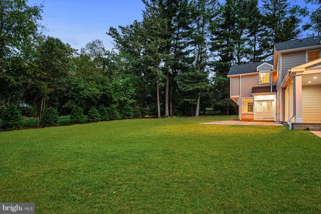 a house view with a outdoor space