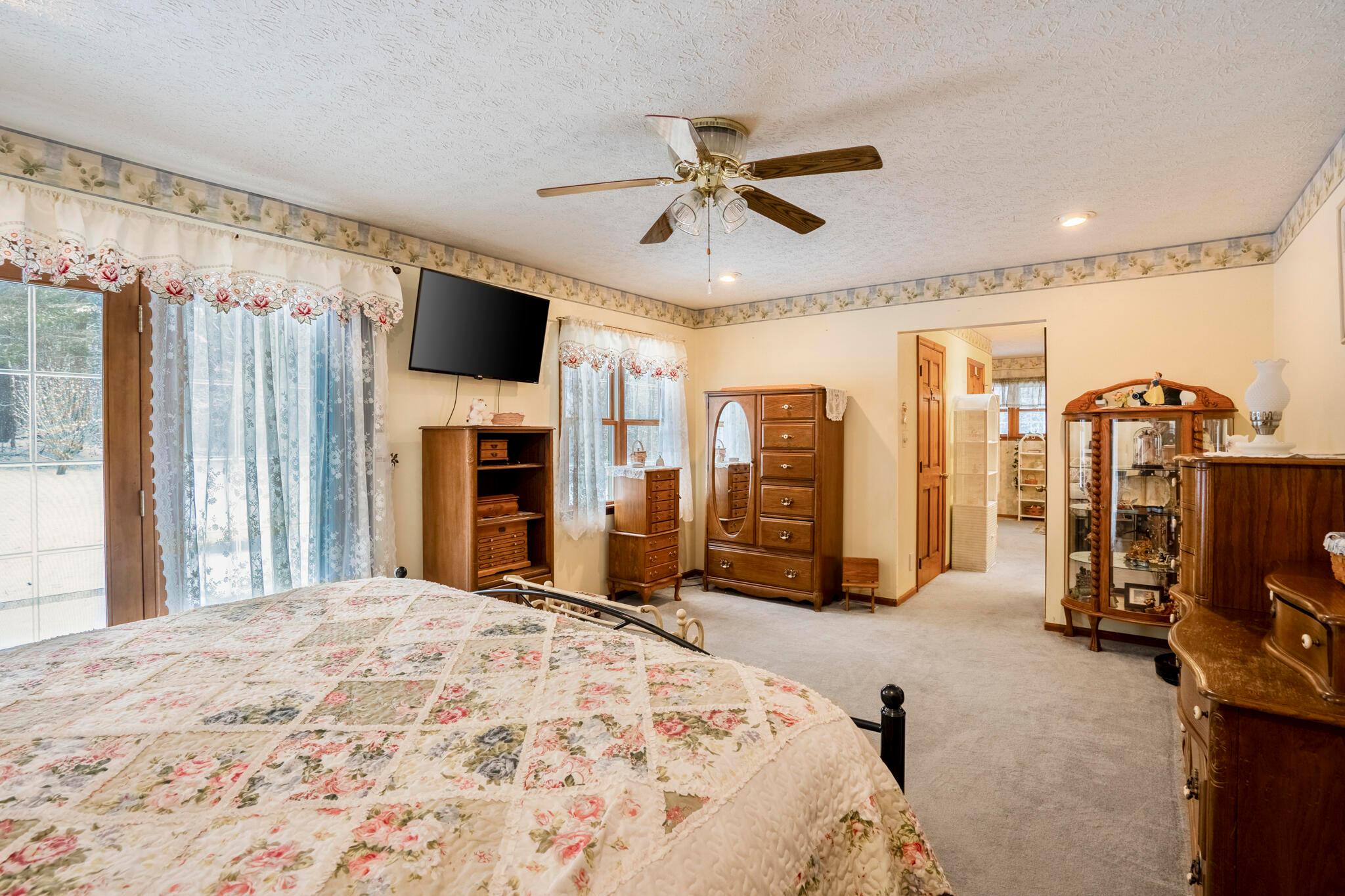 31610 Mays Road Logan, OH 43138 - Photo 33 of 47 Master bedroom
