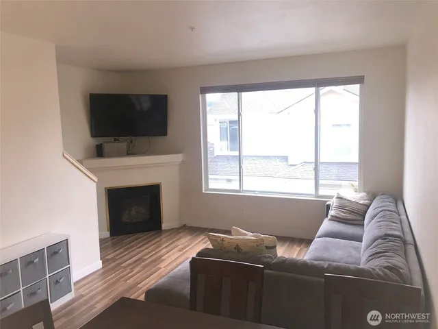 $2,600 | 14506 1st Lane Northeast, Unit 102, Duvall, WA 98019