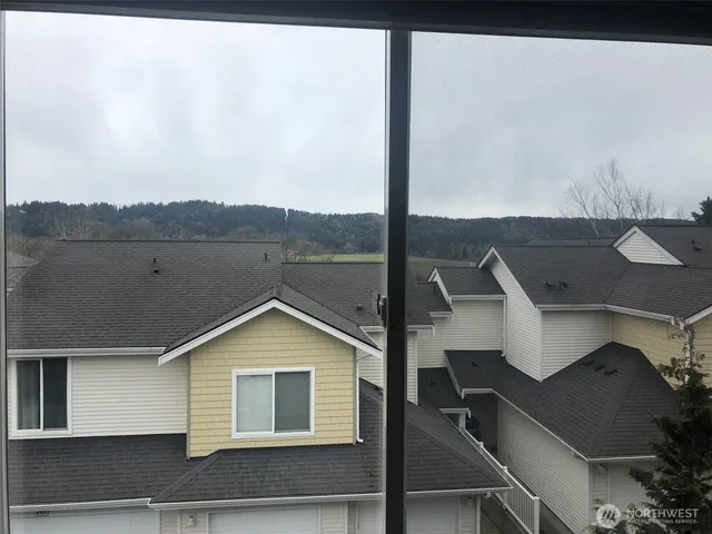 $2,600 | 14506 1st Lane Northeast, Unit 102, Duvall, WA 98019