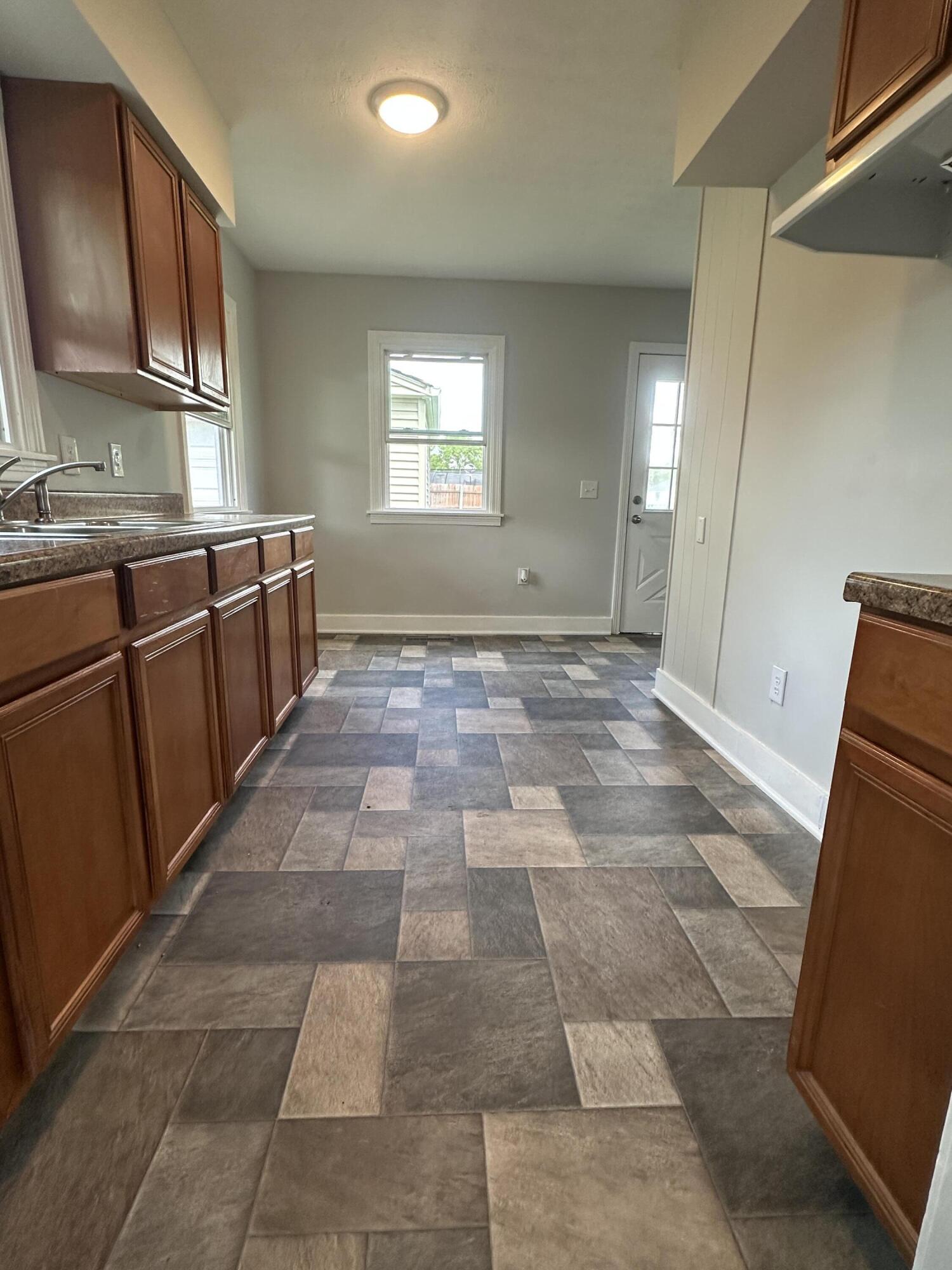 2050 South Hadley Road Springfield, OH 45505 - Photo 6 of 14 Gallery Image 6