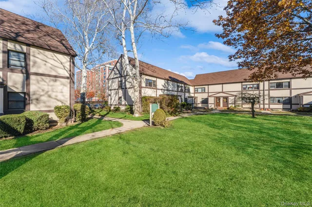 $345,000 | 123 15th Street, Unit A1, Garden City, NY 11530