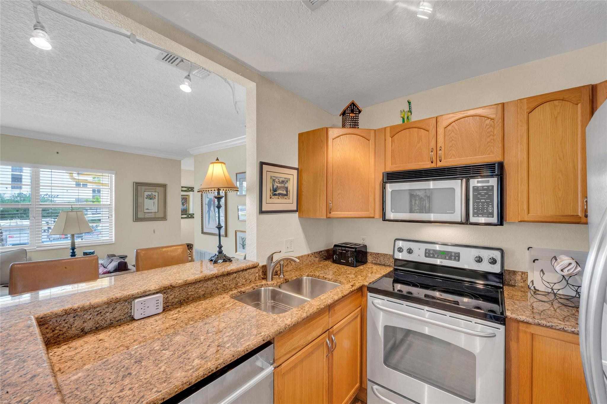 341 North Birch Road, Unit 204 Fort Lauderdale, FL 33304 - Photo 11 of 35 Photo 11