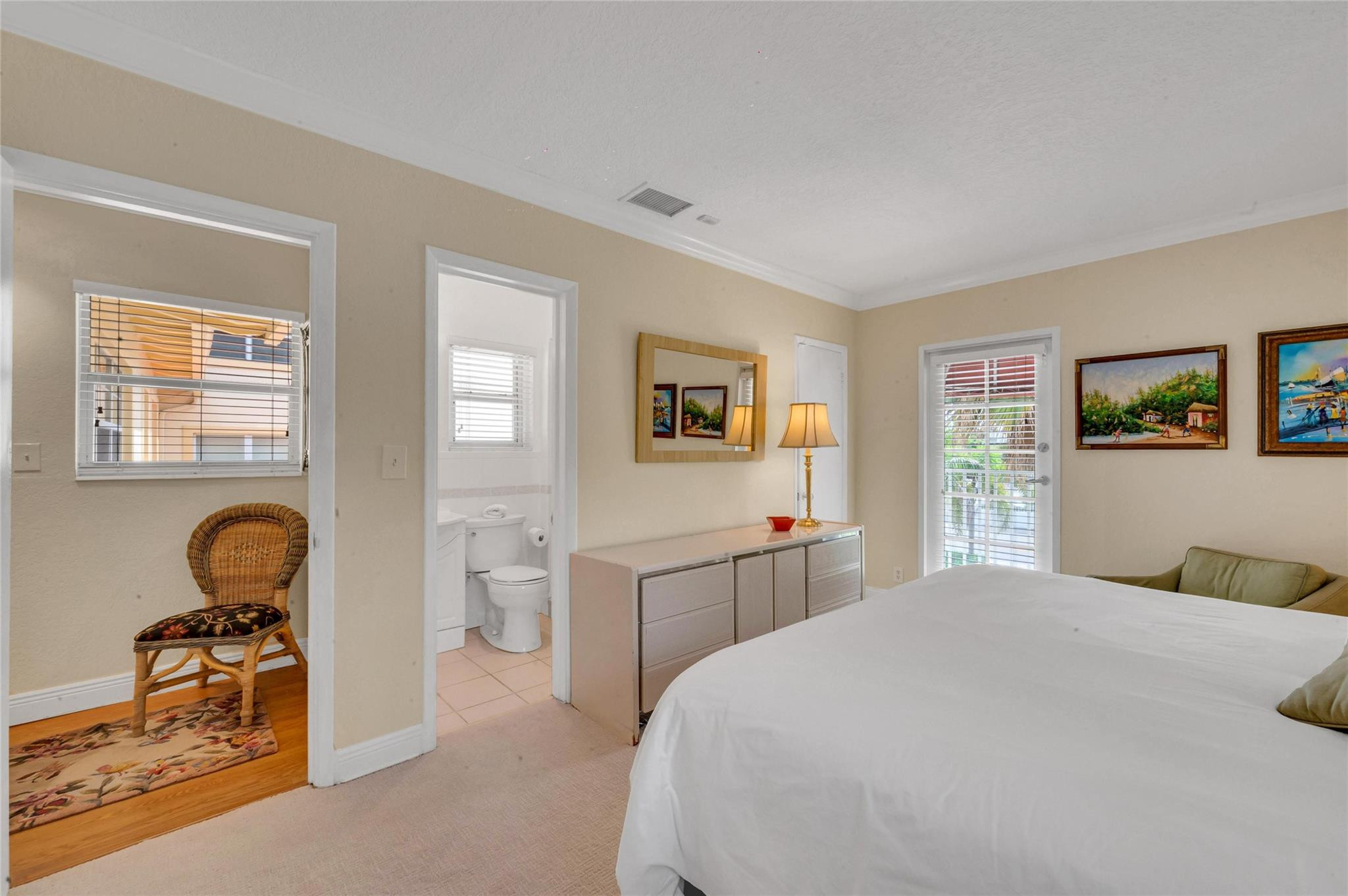 341 North Birch Road, Unit 204 Fort Lauderdale, FL 33304 - Photo 16 of 35 Photo 16