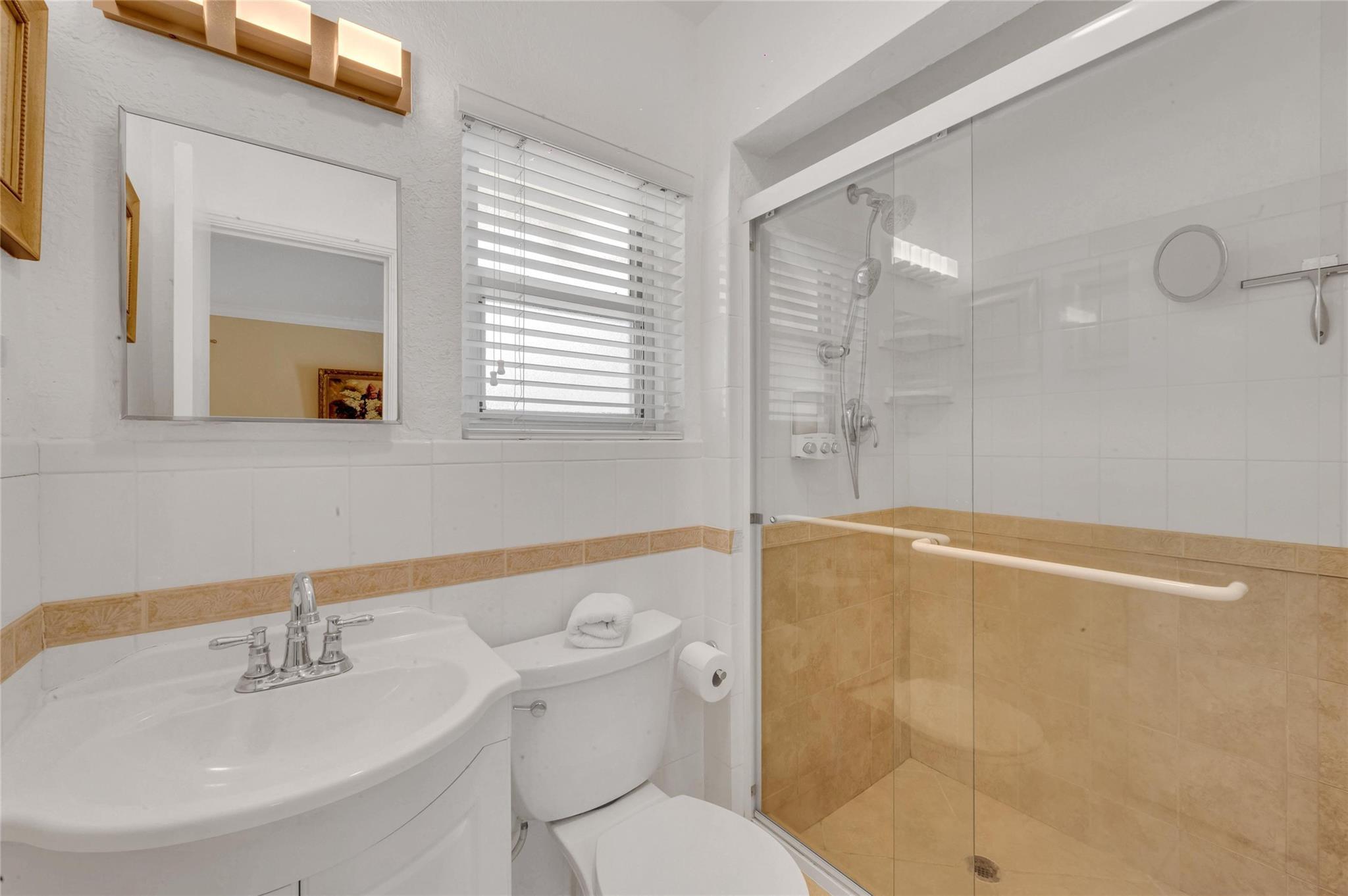 341 North Birch Road, Unit 204 Fort Lauderdale, FL 33304 - Photo 19 of 35 Photo 19