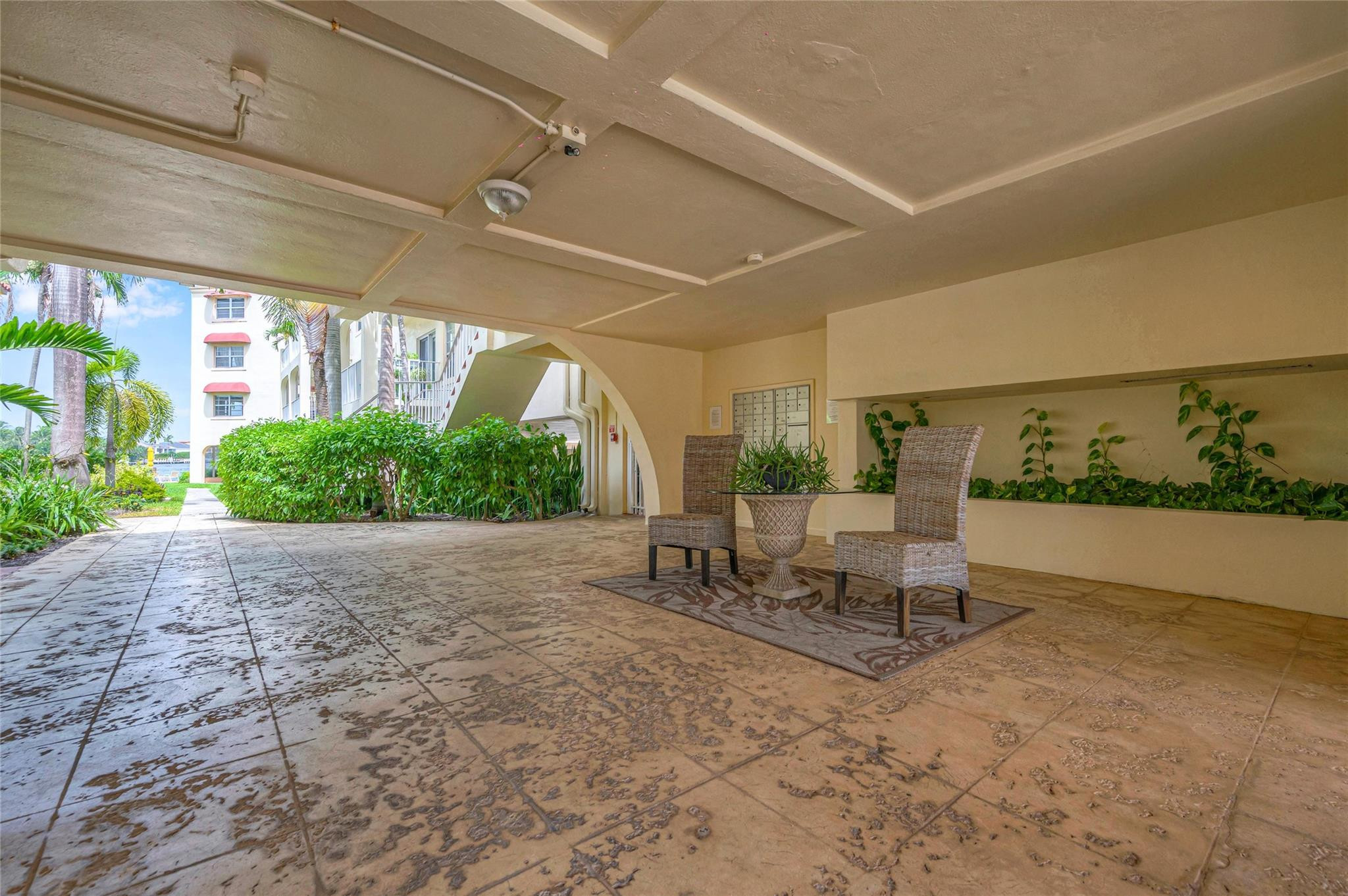 341 North Birch Road, Unit 204 Fort Lauderdale, FL 33304 - Photo 25 of 35 Photo 25