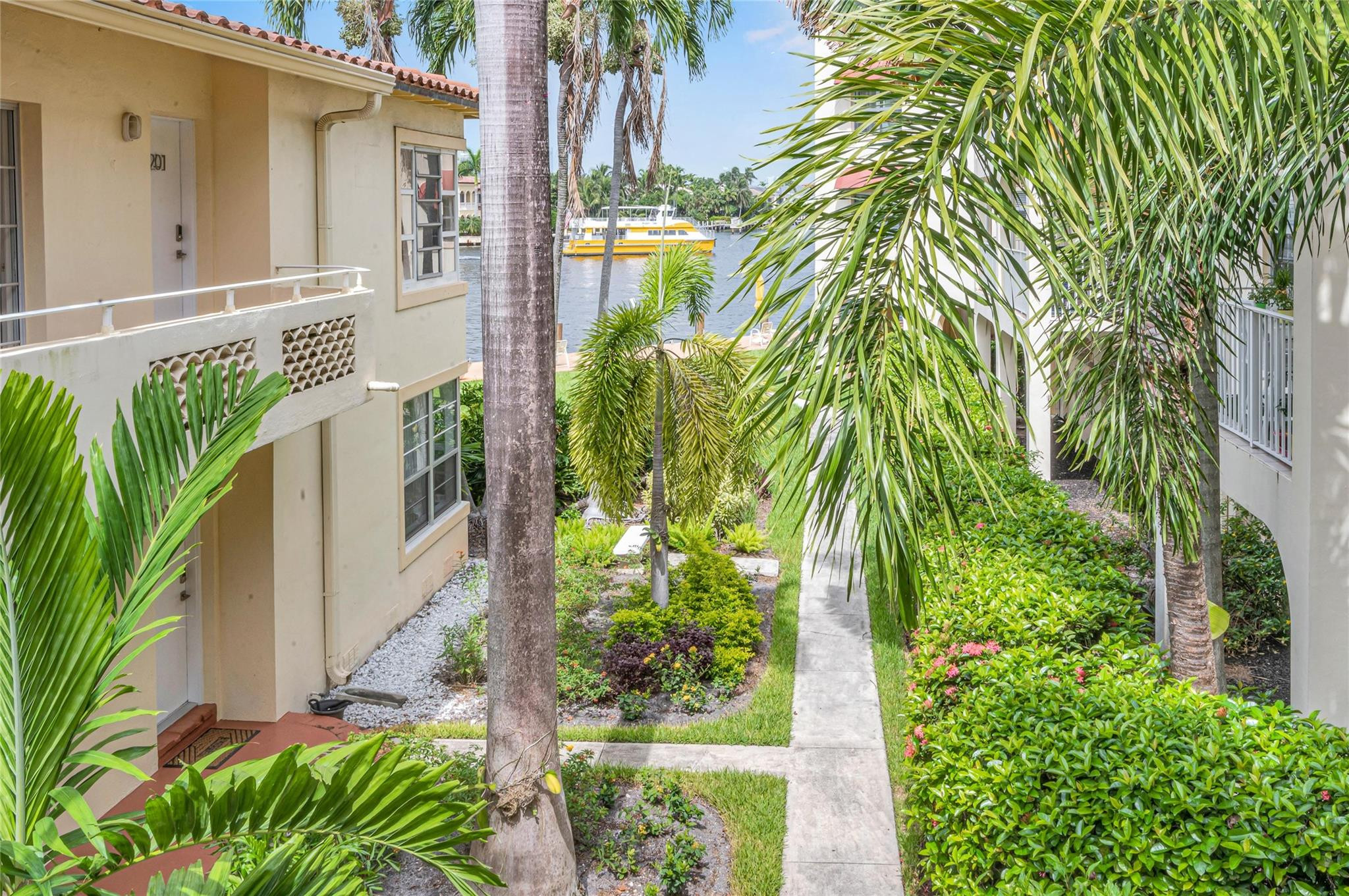 341 North Birch Road, Unit 204 Fort Lauderdale, FL 33304 - Photo 5 of 35 Photo 5