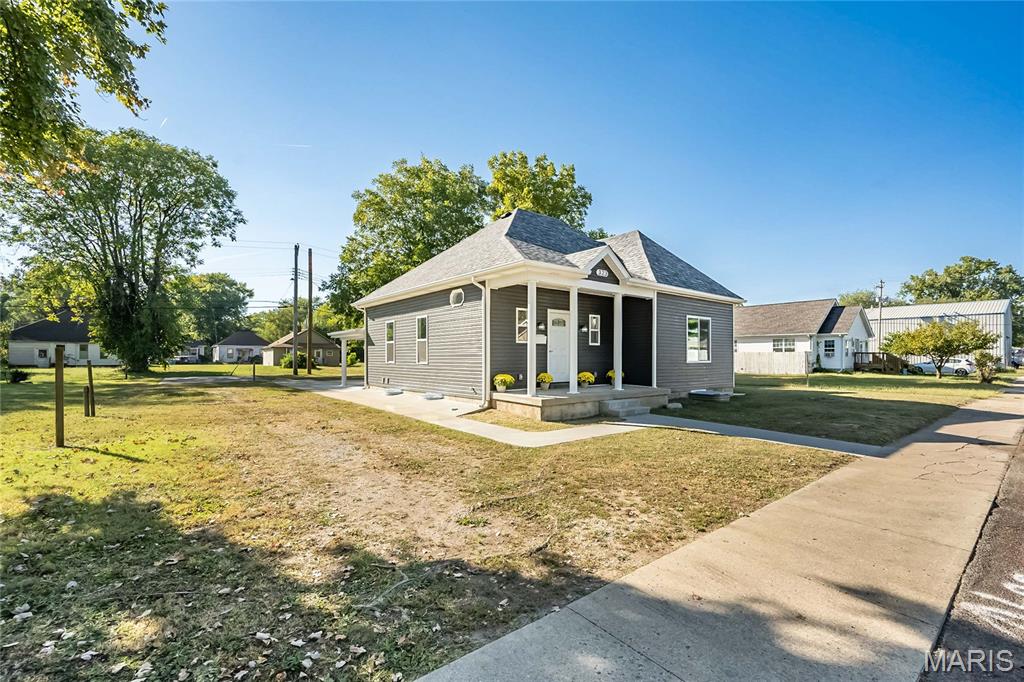 323 Church Street East Alton, IL 62024 - Photo 2 of 52