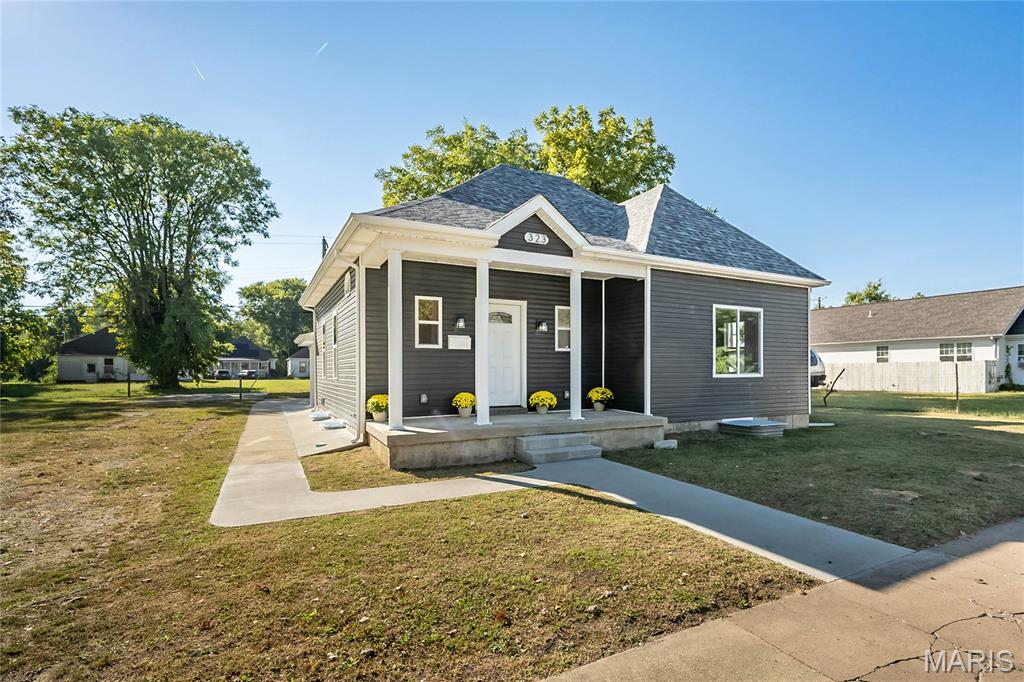 323 Church Street East Alton, IL 62024 - Photo 3 of 52