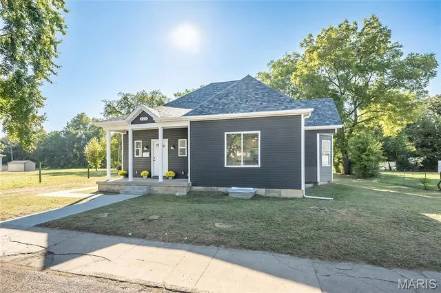 $225,000 | 323 Church Street, East Alton, IL 62024