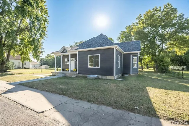 $225,000 | 323 Church Street, East Alton, IL 62024